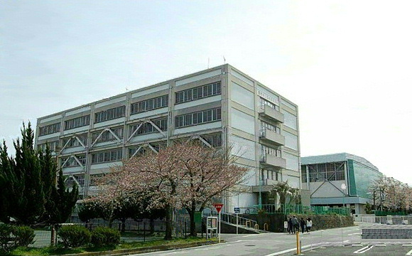 桜の季節の校舎